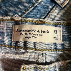 Abercrombie “the 90s relaxed high rise ” size 29/8 XS light med wash